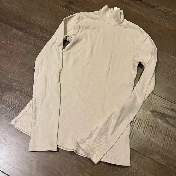 H&M Tops - H&M basic mock neck